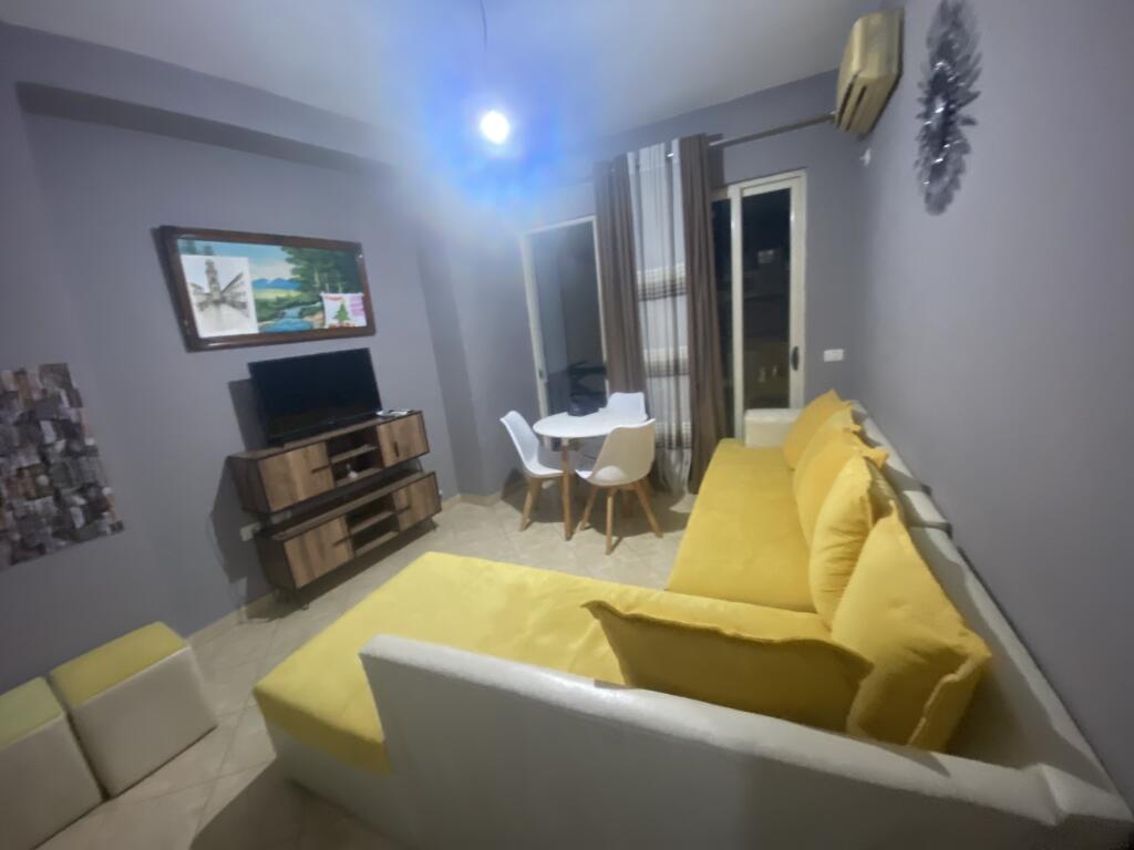 1+1,i mobiluar te bar returni ne astir,cmimi 430 euro