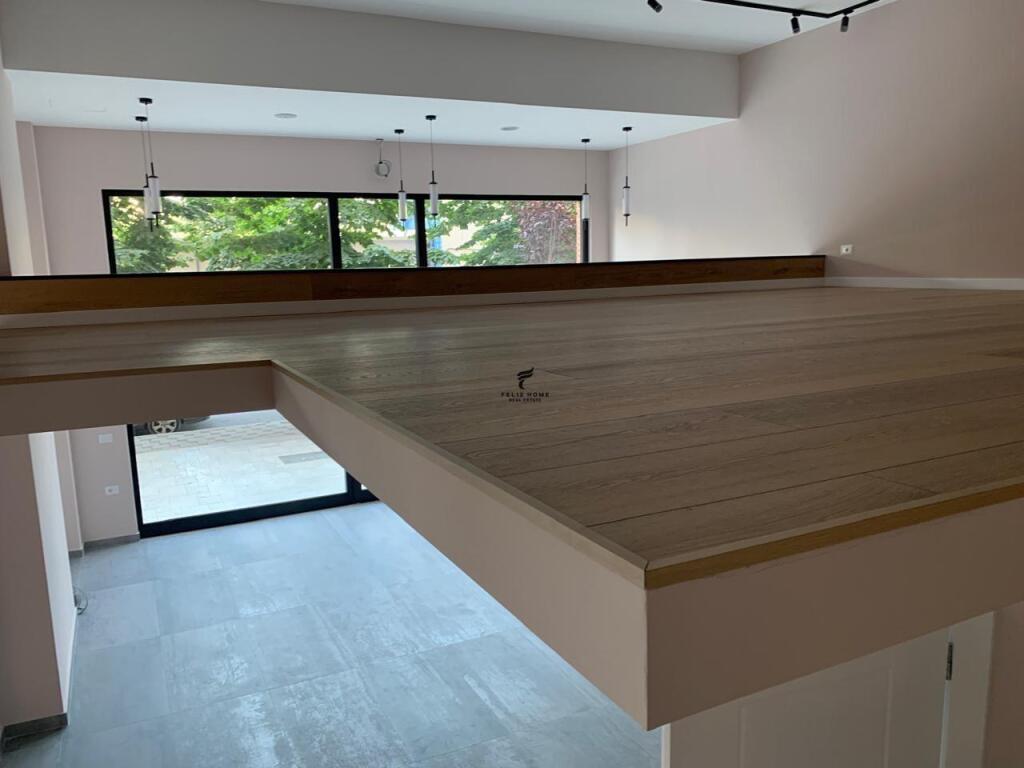 NEGOZIO IN AFFITTO 100 M2 VIA KAVAJES 1.200 EURO