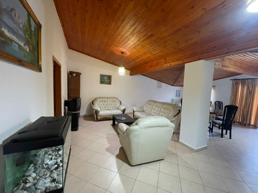 Jepet Apartament Me Qera ,Tek Kinostudio