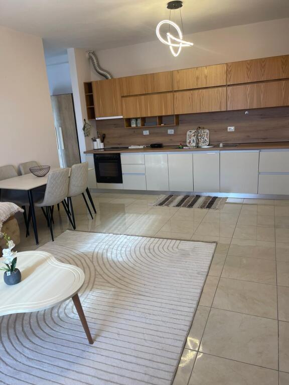 Apartament me qera 2+1