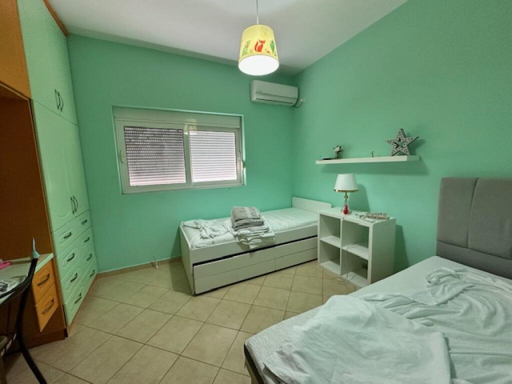 Shitet Apartament 2+1 me pamje nga deti ne Sarande