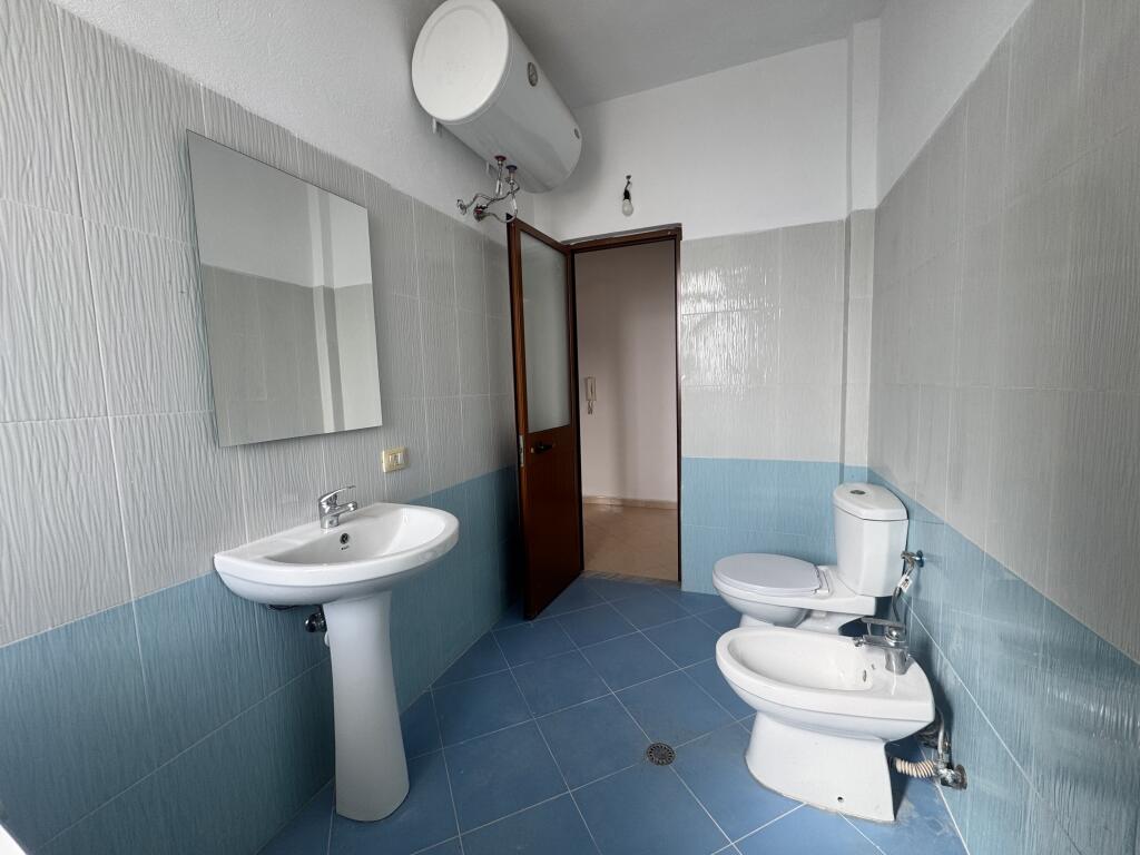 Qera apartament 2+1 Durres, ne Plazh prane Shkolla