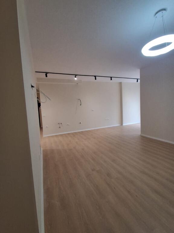 Appartamento 2+1, Viale Migjeni Astir!
