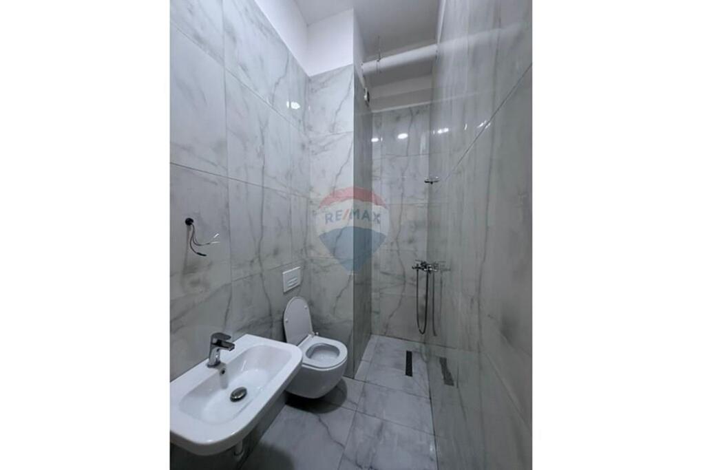 JEPET ME QIRA APARTAMENT 1+1 TE KOMPLEKSI KONTAKT