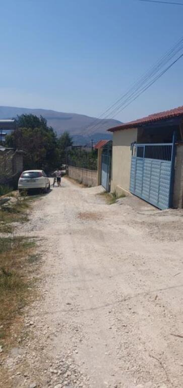 VECCHIA CASA CON TERRENO E TERRA
