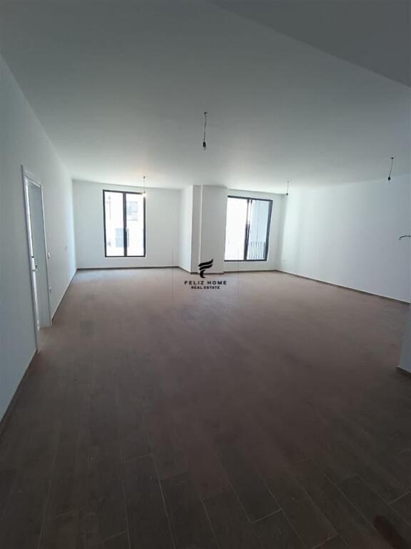 OFFICE FOR RENT 140 M2 PORCELAIN 95,000 LEKE