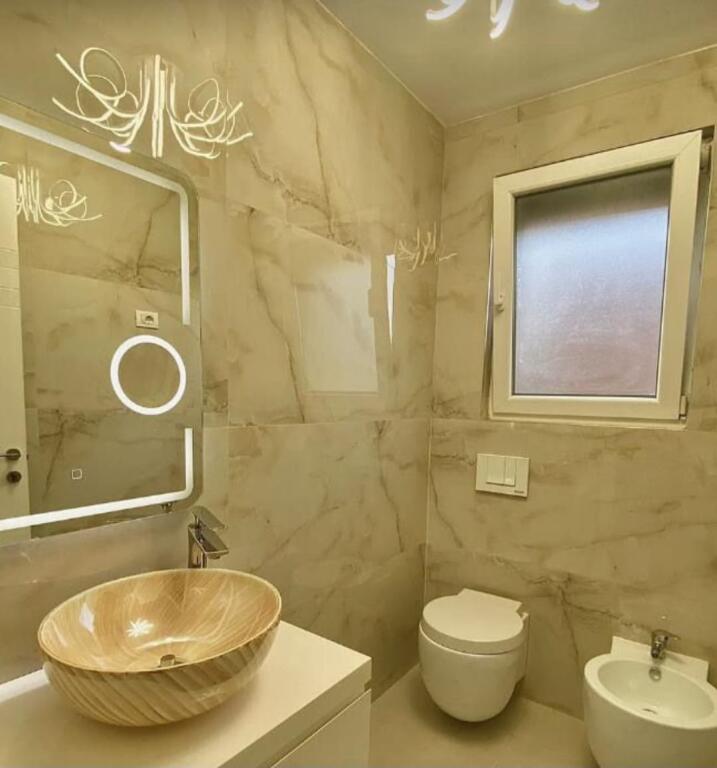 Jepet me qira apartament 2+1+2 Ambasada Amerikane !