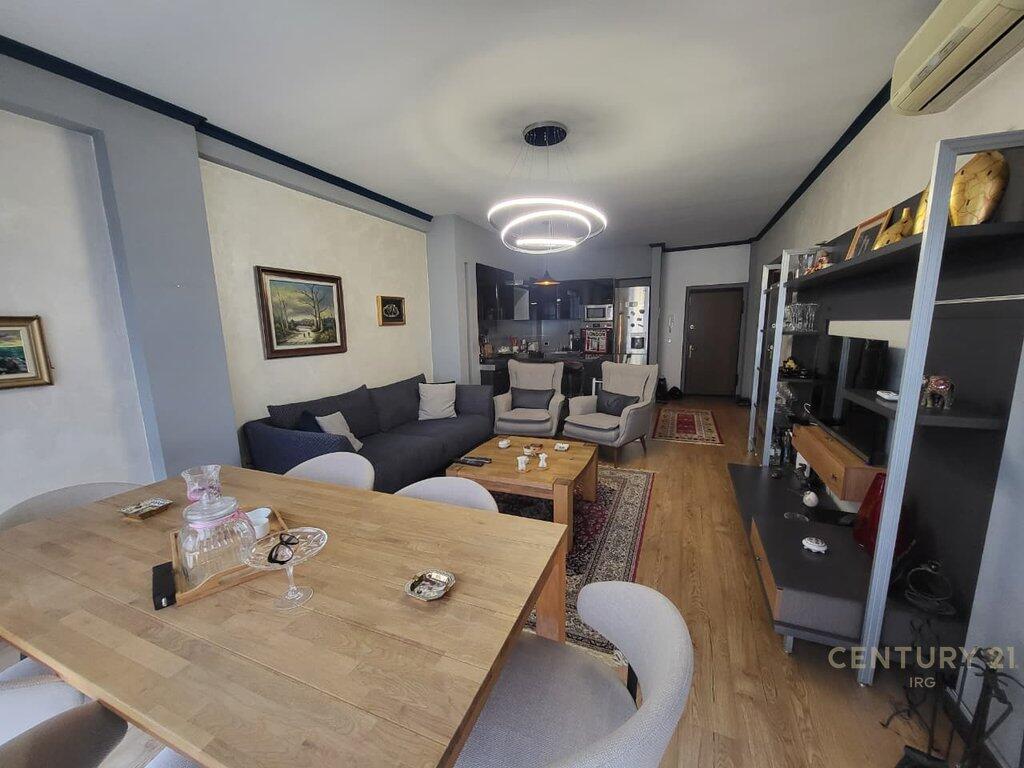 Apartment 2+1+2 in the heart of Tirana! 📍 Tabakëve Bridge – Toptani Center 285,000 € Total Area  100m2