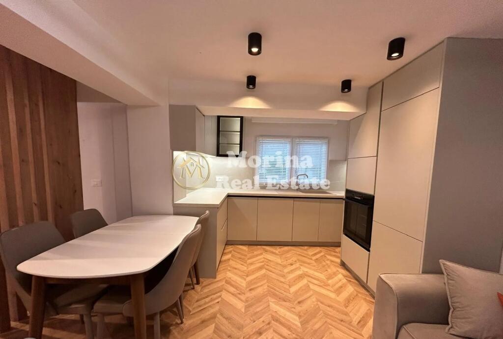 Qera, Apartament 2+1, Tregu Elektrik 700 euro/muaj