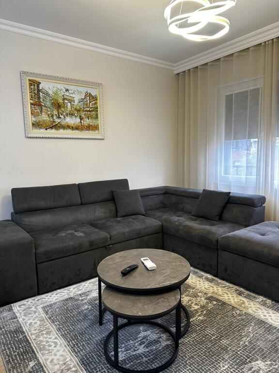 Jepet me qira super apartament 2+1 tek Pazari i Ri