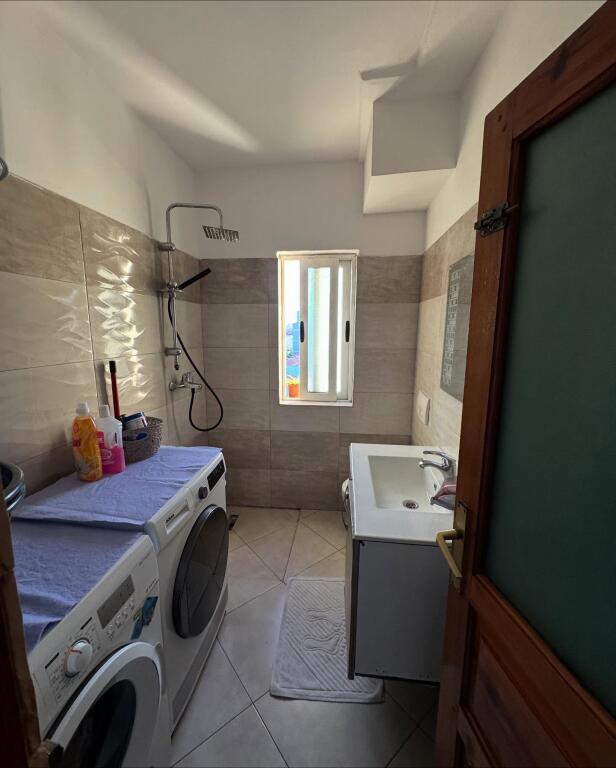 💥Shitet apartament 1+1 afer qendres,Kavaje💥