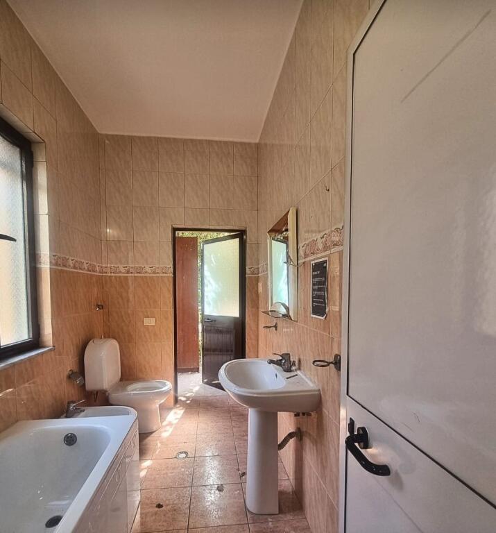 Jepet me qira SUPER VILË 2 KATËSHE Prane Rrugës së Kosovareve