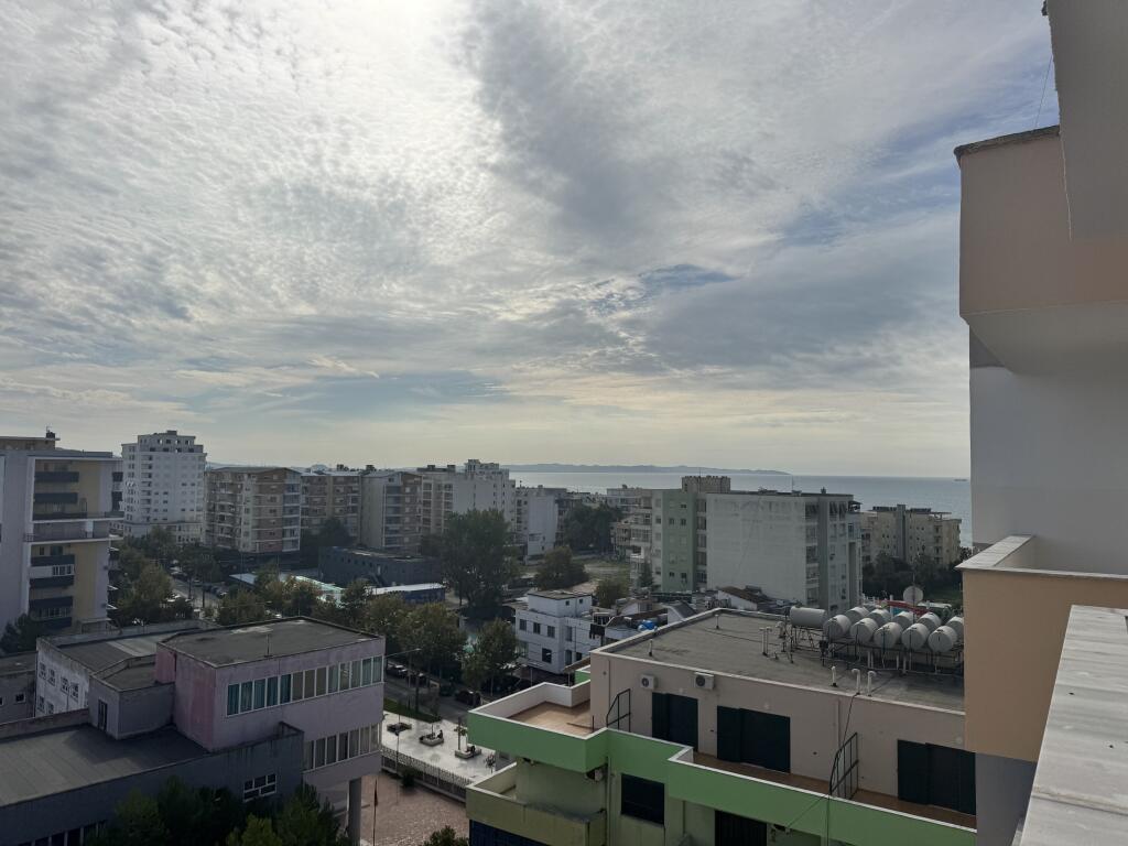 Qera apartament 2+1 Durres, ne Plazh prane Shkolla
