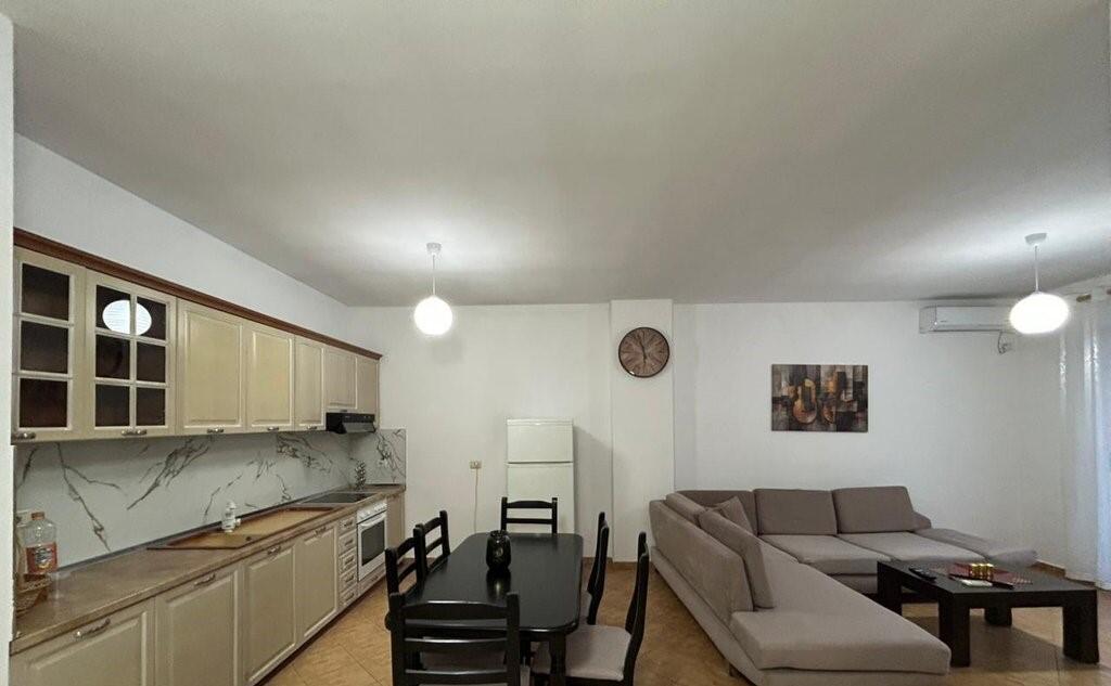 Apartament 2+1 me Qira në Astir – Totalisht i Mobiluar!