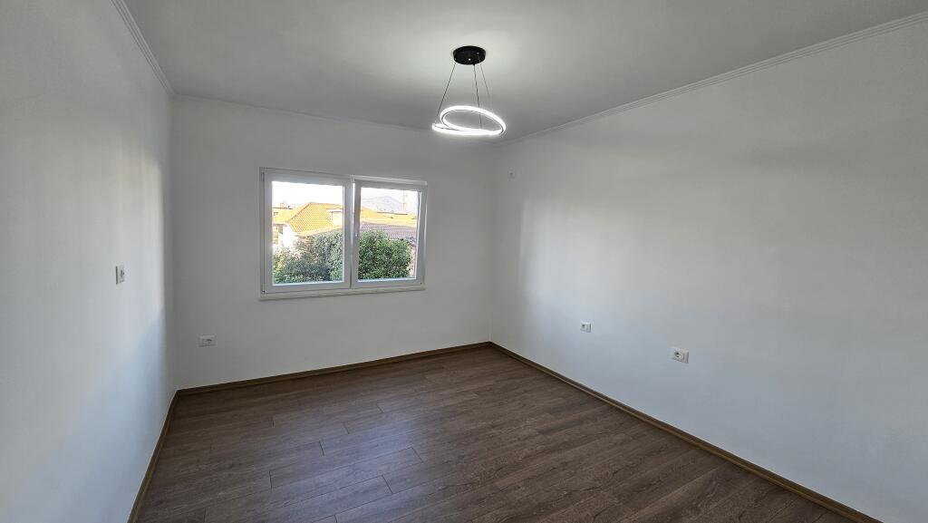 Apartment 2+1 for sale in Xhamllik