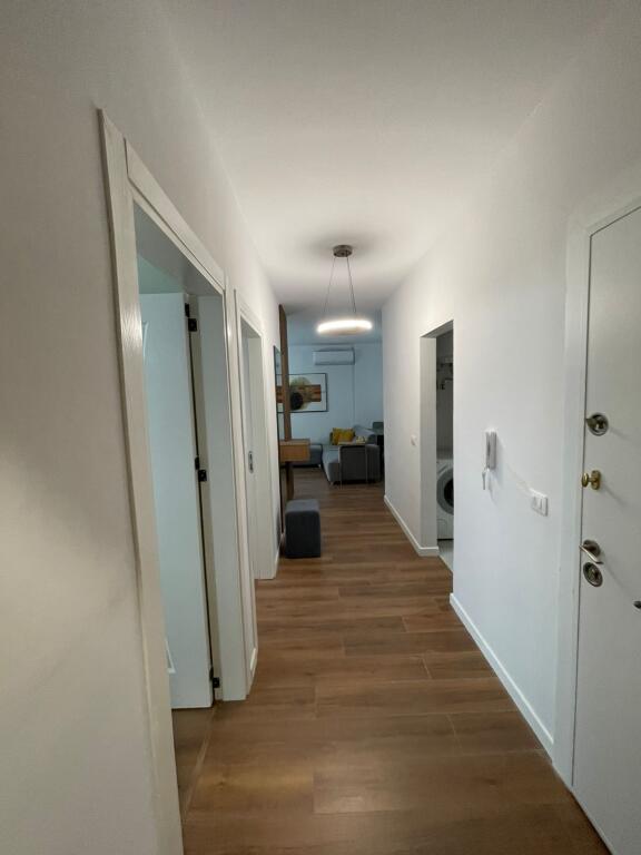 Apartament me qera lux tek Pazari i Ri