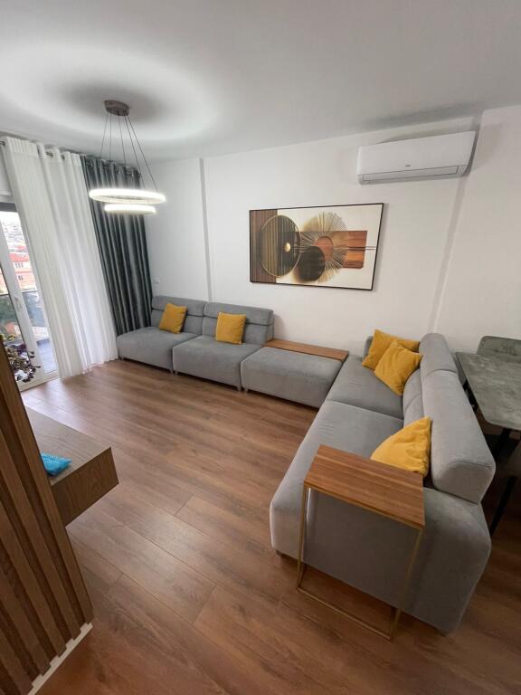 Apartament me qera 2+1 tek Pazari i Ri