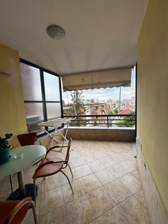 Jepet me qera Apartamenti 2+1+2 , zona 21 dhjetori prane Joenes , cmimi 700 mije leke  