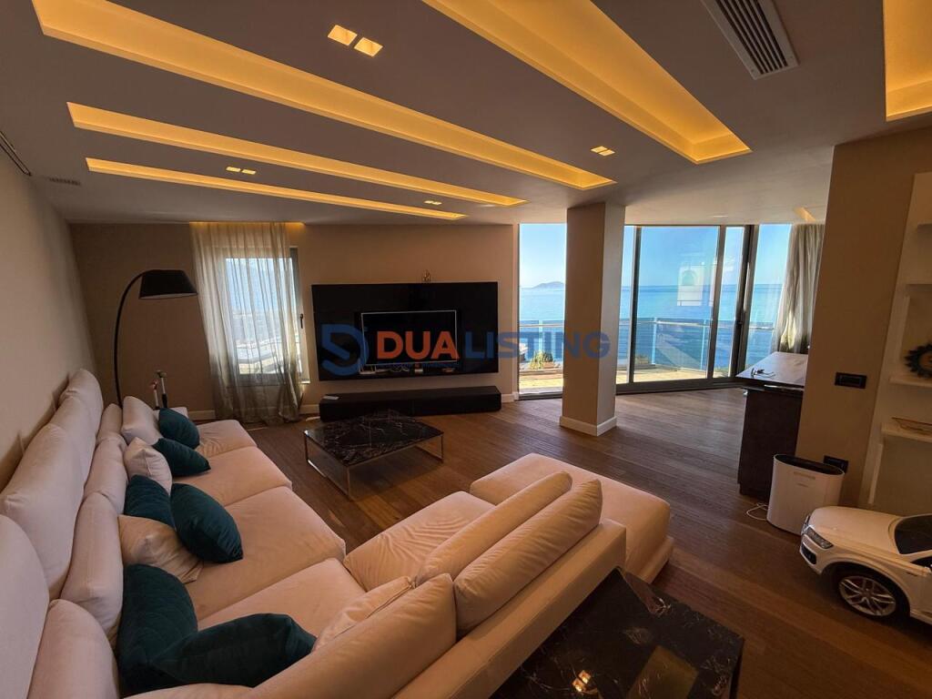 Shitet Apartament 2+1 me Verande dhe Pamje nga Deti tek Marina Bay , Vlore