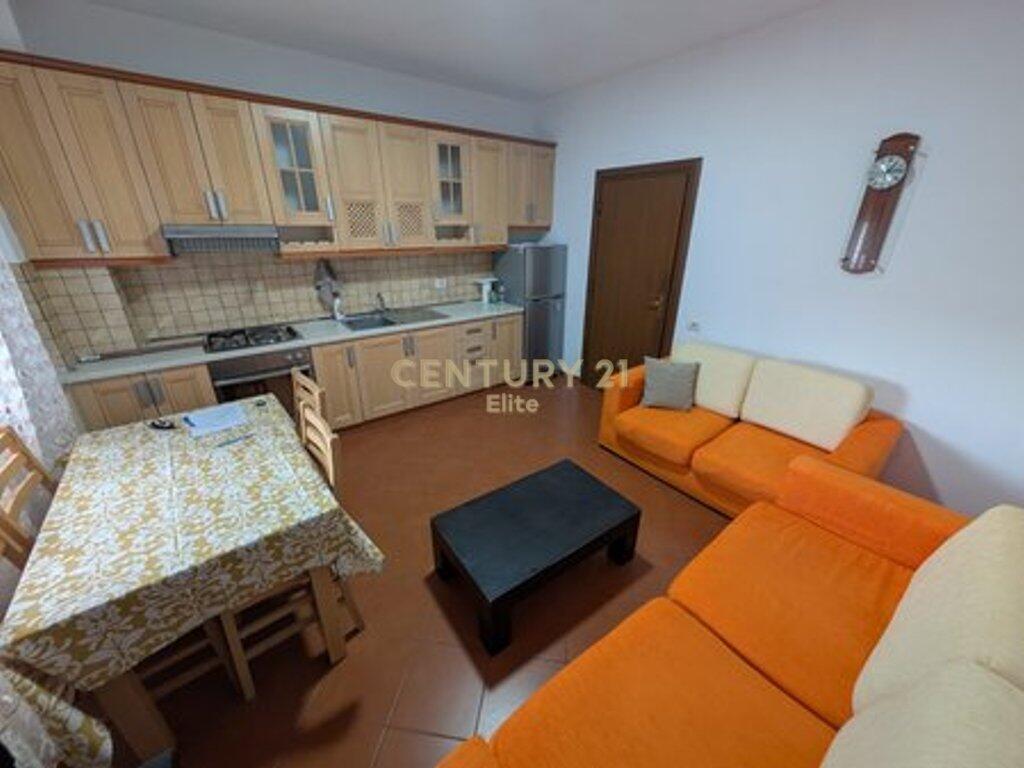 Jepet me qera 1 + 1  550 euro ne M Shyr