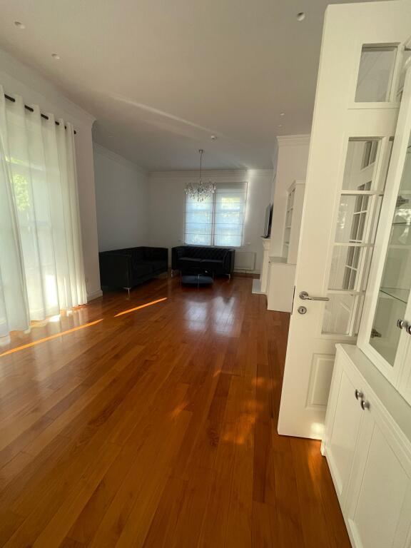 🏡 VILË ME QIRA – Rolling Hills, pranë TEG