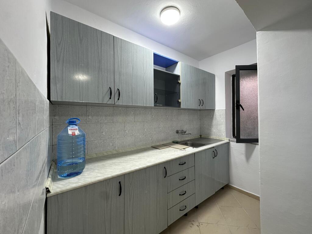 Ufficio in affitto 1+1, 60 m2 in Via Durres -600 EURO!