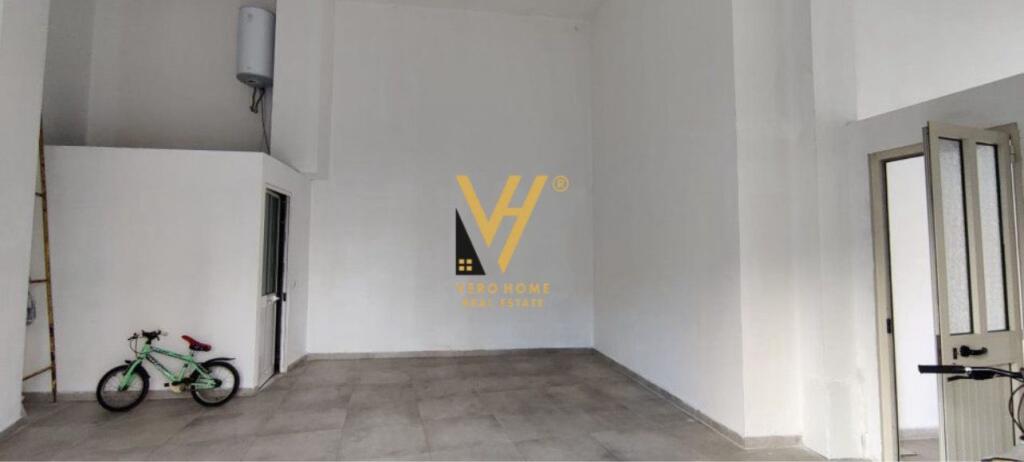 SHOP FOR RENT 55 M2 AT BARRIKADA 600 EURO