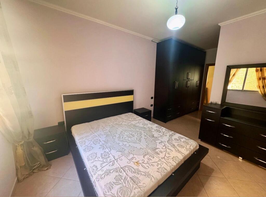 📢 Jepet me Qira Apartament 2+1+2 në Misto Mame – Tiranë  