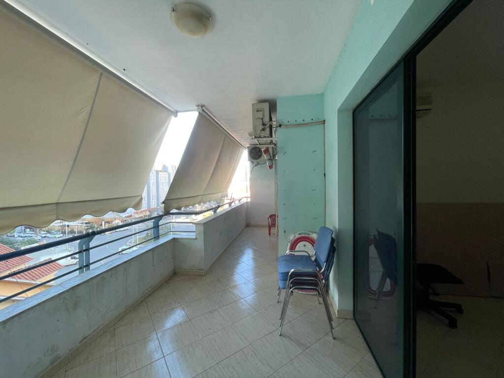 Apartment 4 + 1 + 2 bathrooms + 1 studio. At Zogu i Zi.