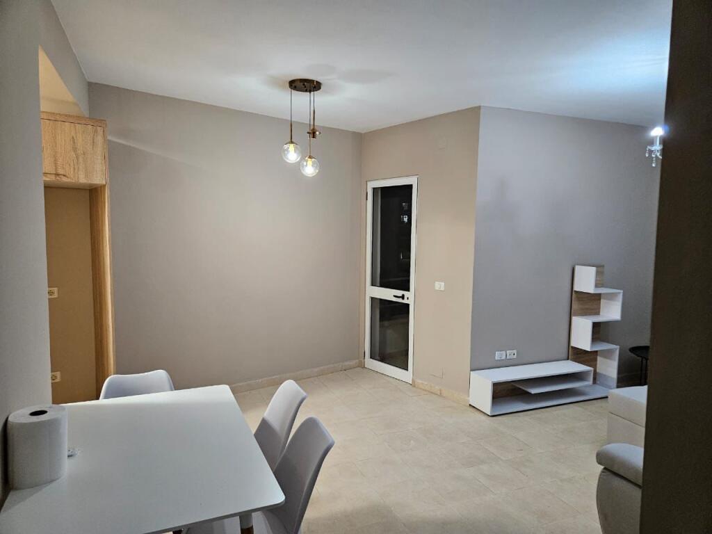 Apartament 3+1+2 me qera ne Astir /Kompleksi fratari (55,000 All)