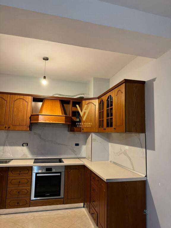 JEPET APARTAMENT 2+1+2+BLK ME QERA TE KOMUNA E PARISIT 70.000 LEKE
