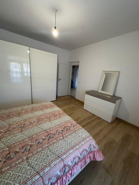 Apartament me qera 2+1 Qendër