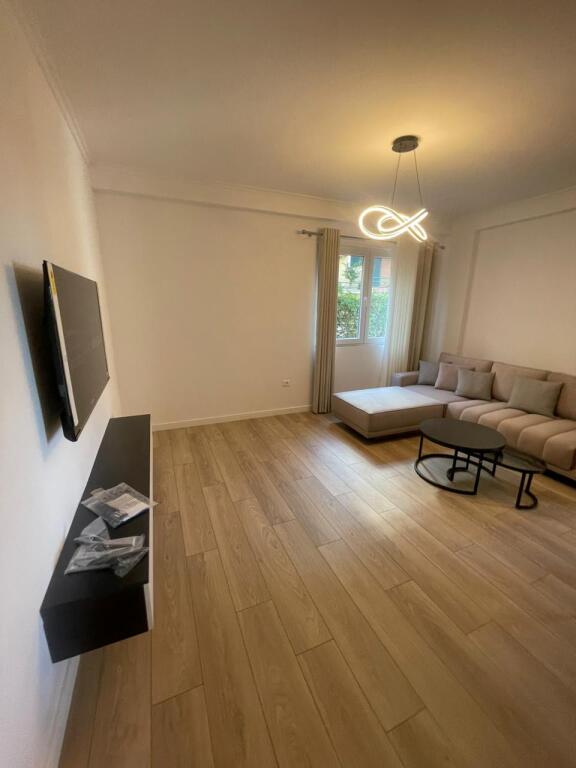JEPET ME QERA APARTAMENT 2+1 80.000 LEKE KODRA E DIELLIT