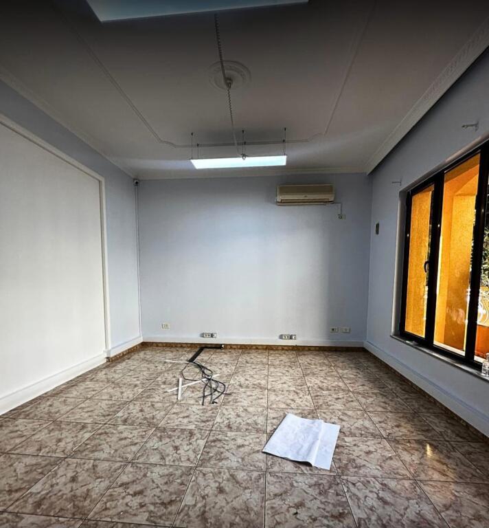 Jepet me qira SUPER VILË 2 KATËSHE Prane Rrugës së Kosovareve