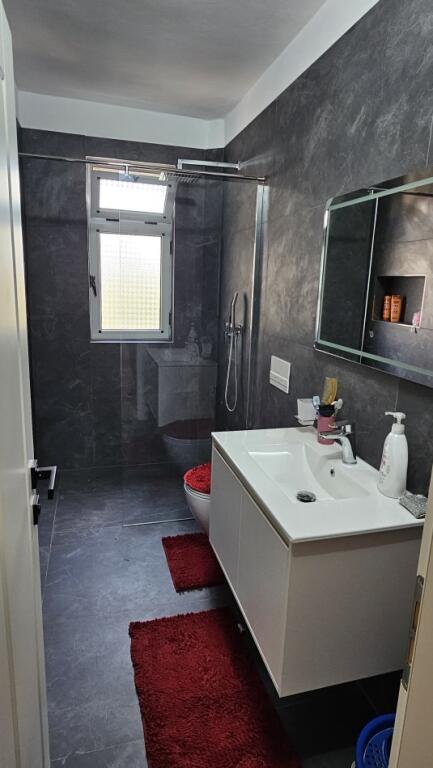 🏡 Apartament 2+1 me Qira – Pranë Maternitetit të Ri, Brryl