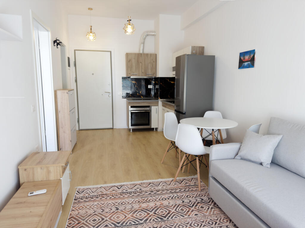 Apartament 1+1 me qera te Kompleksi Mangalem (JO AGJENSI)