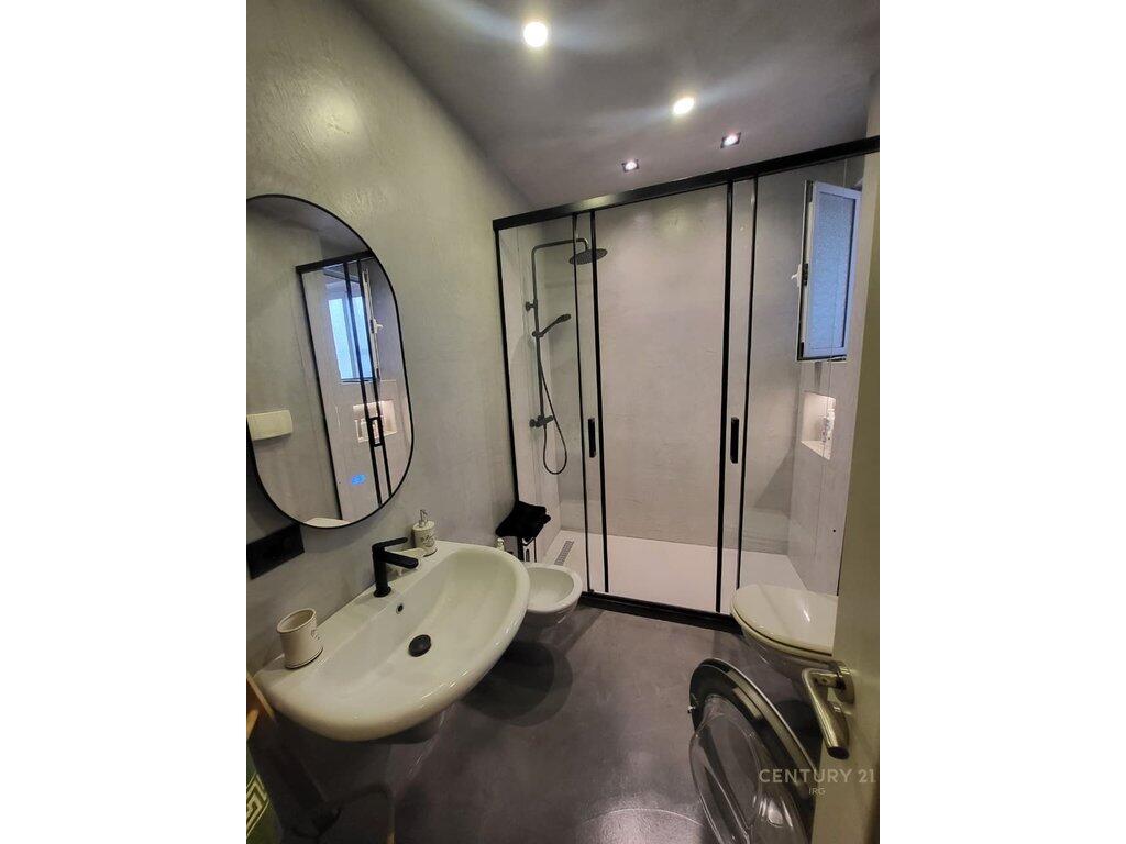 Apartment 2+1+2 in the heart of Tirana! 📍 Tabakëve Bridge – Toptani Center 285,000 € Total Area  100m2