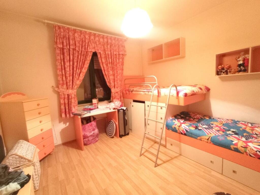 Apartment 4 + 1 + 2 bathrooms + 1 studio. At Zogu i Zi.