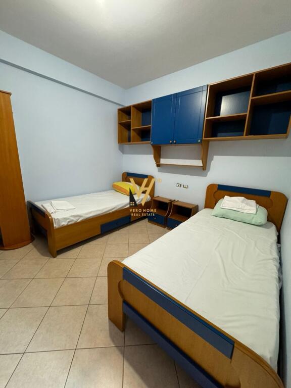 JEPET APARTAMENT 2+1+2+BLK ME QERA TE KOMUNA E PARISIT 70.000 LEKE