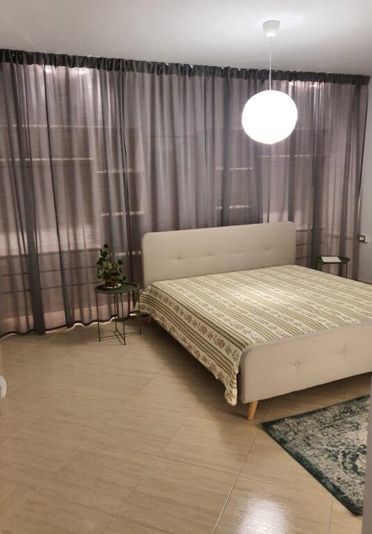 🔥Jepet me QIRA apartament 1+1 afër Shkollës Mihal Grameno🔥 ▪️600€/muaj ▪️91 m2 ▪️Kati 6