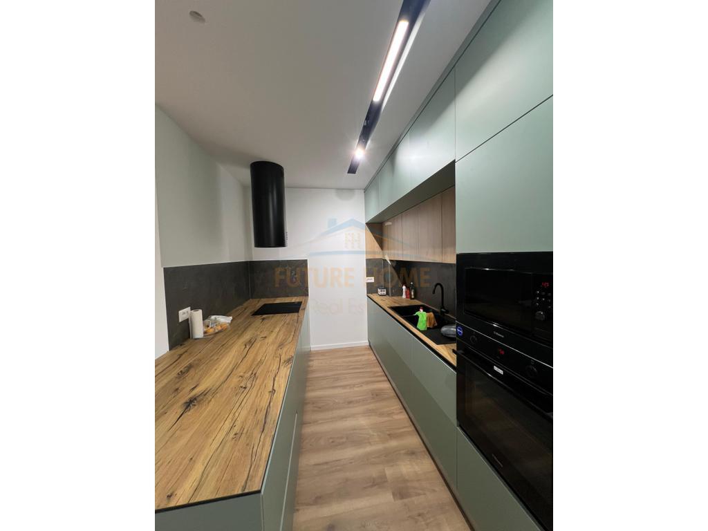 Shitet, Apartament 2+1+2, Kinostudio, Tiranë.