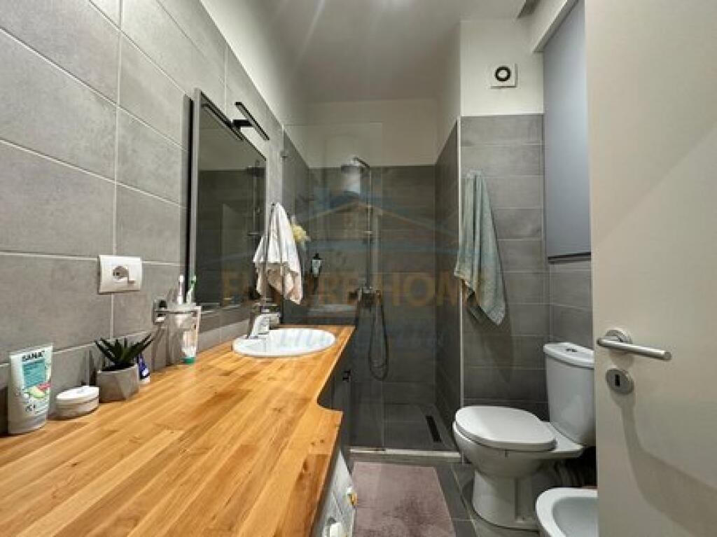 Shitet, Apartament 1+1+Post parkimi, Kompleksi Mangalem, Tiranë.