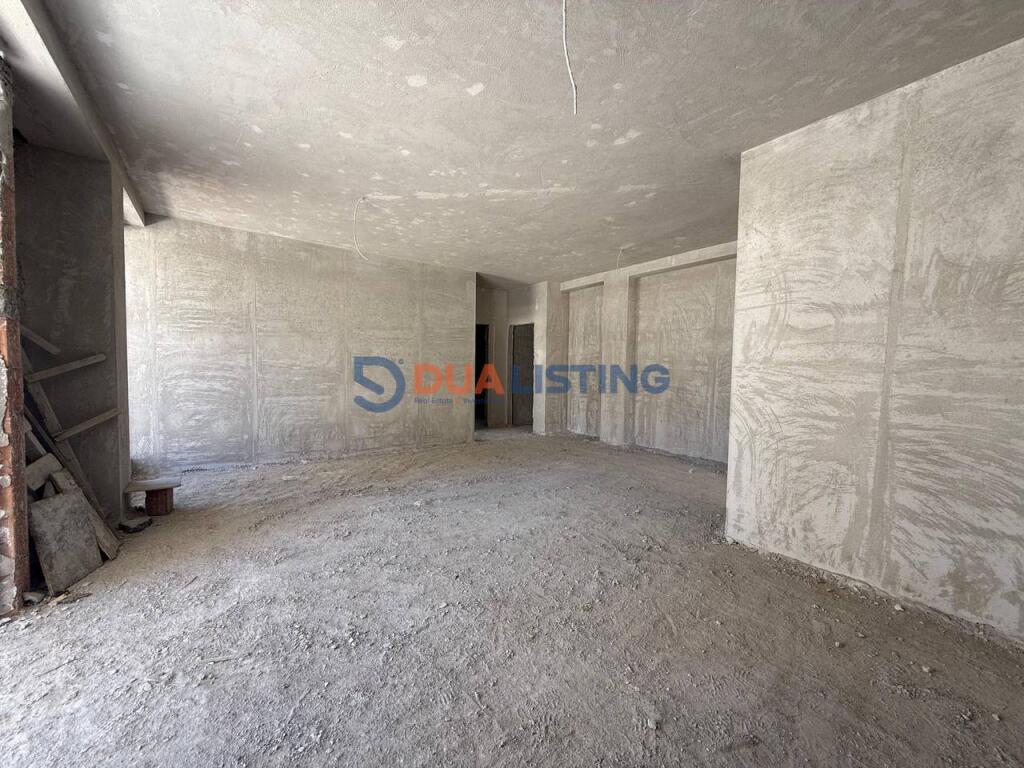 Shesim apartament 2+1 me oborr privat dhe verandë në Residencen Tulipan.