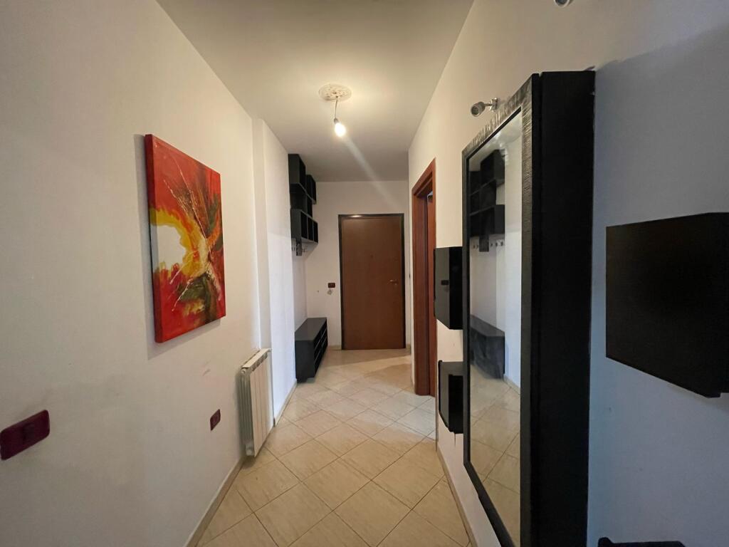 Apartment 4 + 1 + 2 bathrooms + 1 studio. At Zogu i Zi.