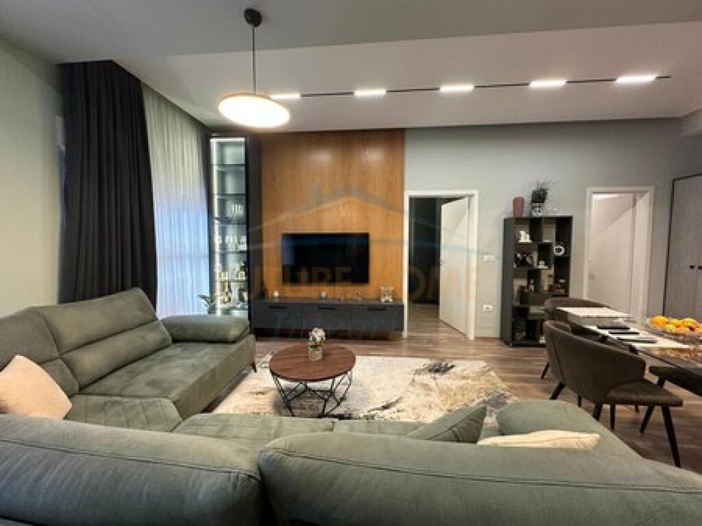 Shitet, Apartament 1+1+Post parkimi, Kompleksi Mangalem, Tiranë.