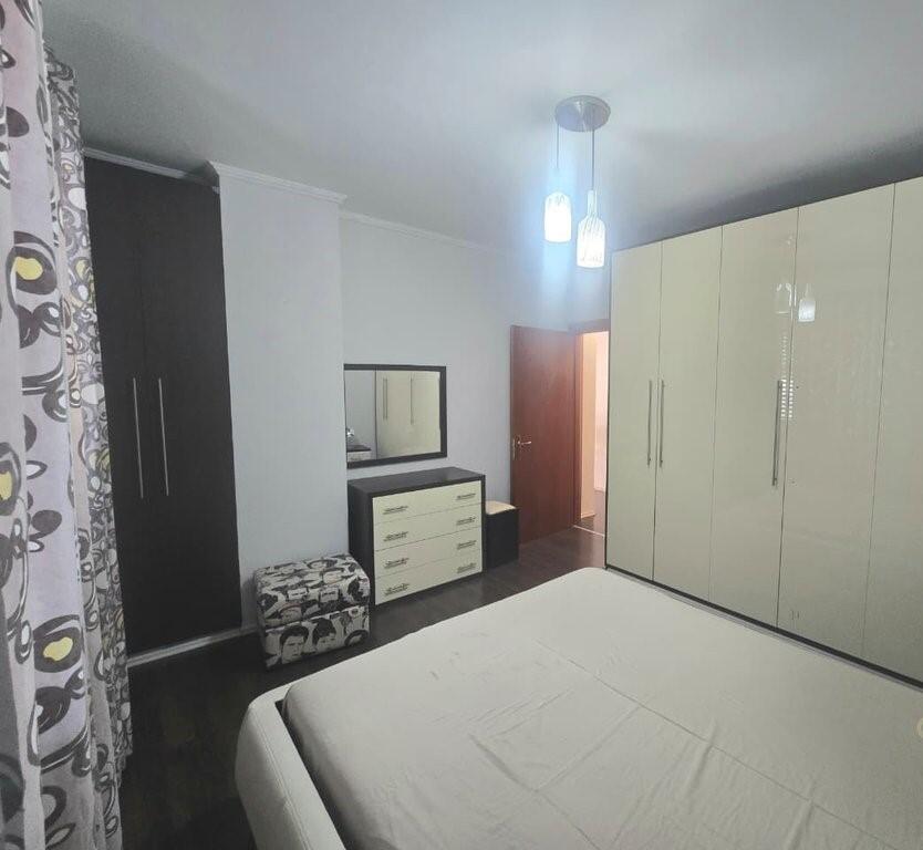 Rezidenca Kodra 1 – Apartament 1+1 me Post Parkimi për Qira!