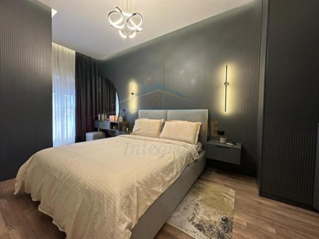 Shitet, Apartament 1+1+Post parkimi, Kompleksi Mangalem, Tiranë.