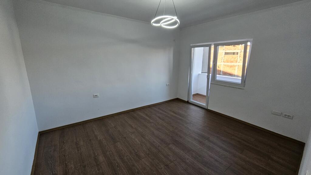 Apartment 2+1 for sale in Xhamllik