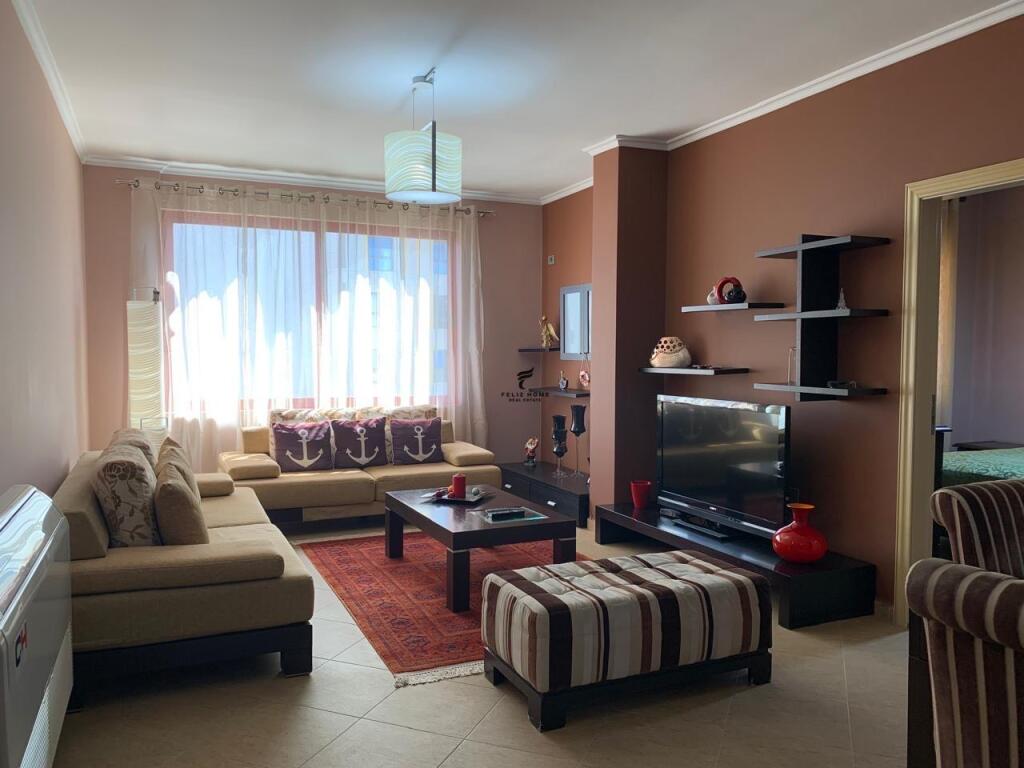 APPARTAMENTO IN AFFITTO 3+1+2 ZOGU I ZI 800 EURO
