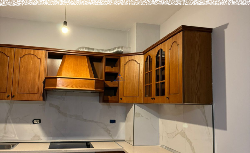 JEPET APARTAMENT ME QERA 2+1+BALLKON "KOMUNA E PARISIT" 750 EURO